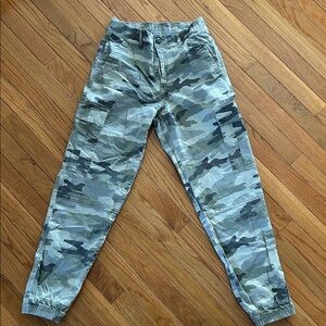 American Eagle Outfitters Green Camouflage Pants
